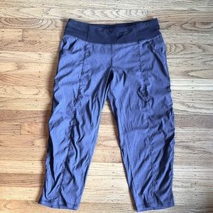 Like New Lucy Hiking / Yoga Blue Capri Pants Size Medium
